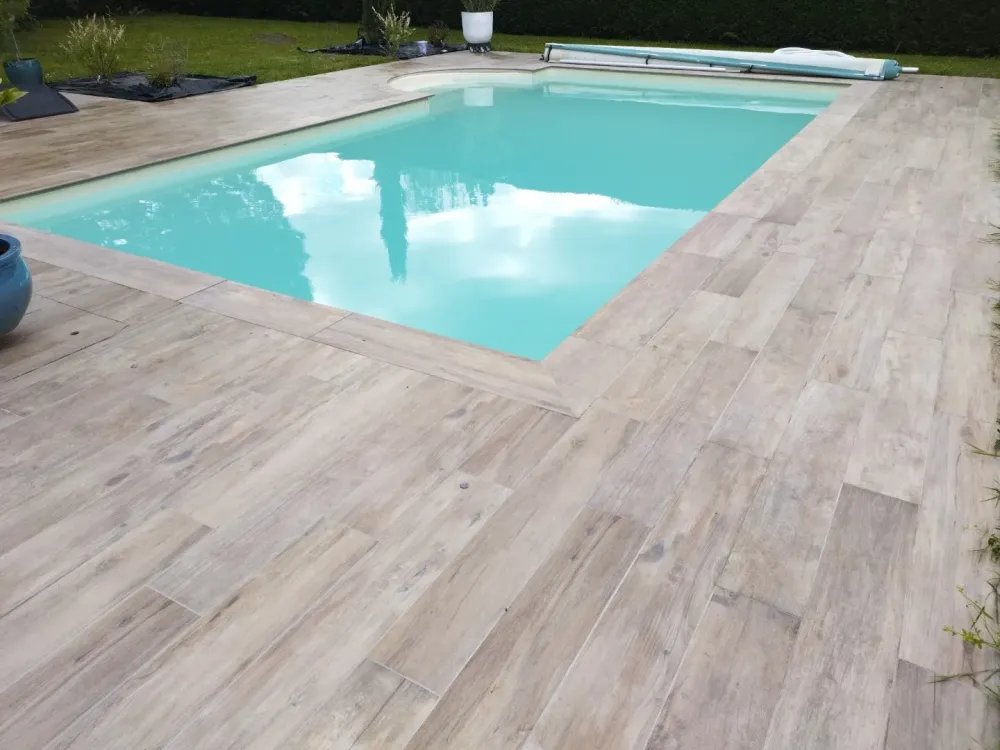terrasse-carrelage-piscine-Poussin et Fils